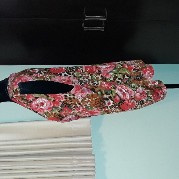 2/$18 American City Wear 3XL Cheetah and Pink Floral Top - Picture 4 of 11